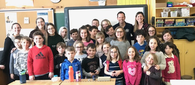 Jean-Luc Brassard visite l’école primaire Saint-Laurent et l’école secondaire de l’Escale dans le cadre des JPS