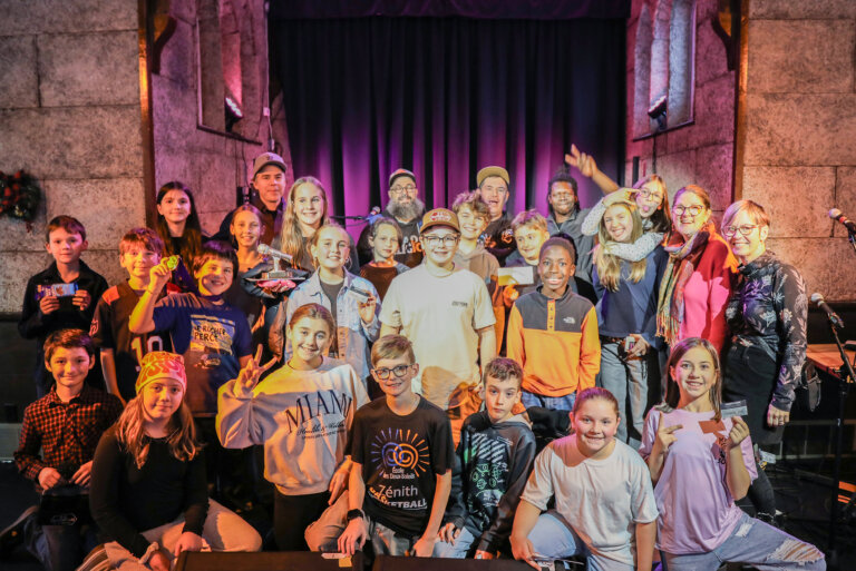 La créativité de jeunes du primaire à l’honneur au Concours de SLAM et poésie